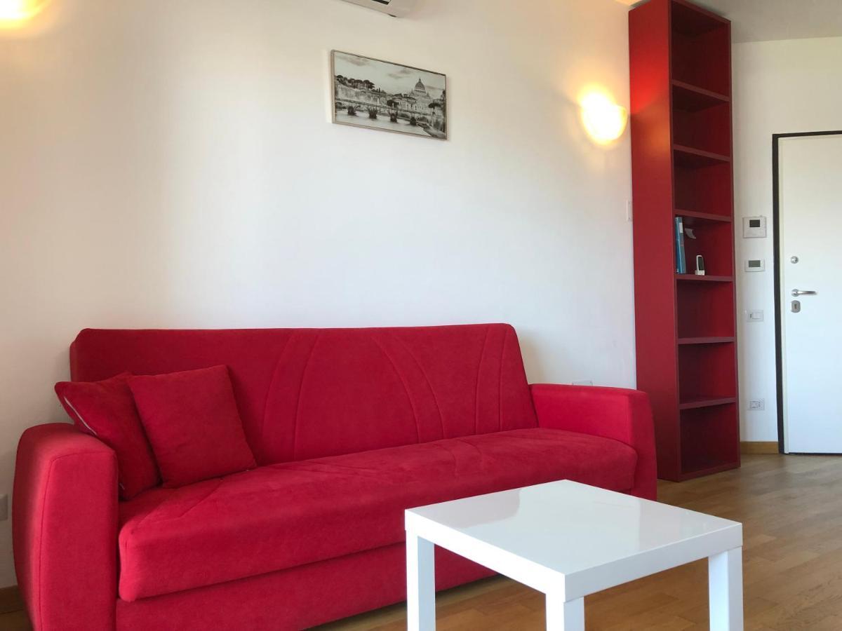 Kamchu With Terrace Near Metro Con Vista Apartment Rom