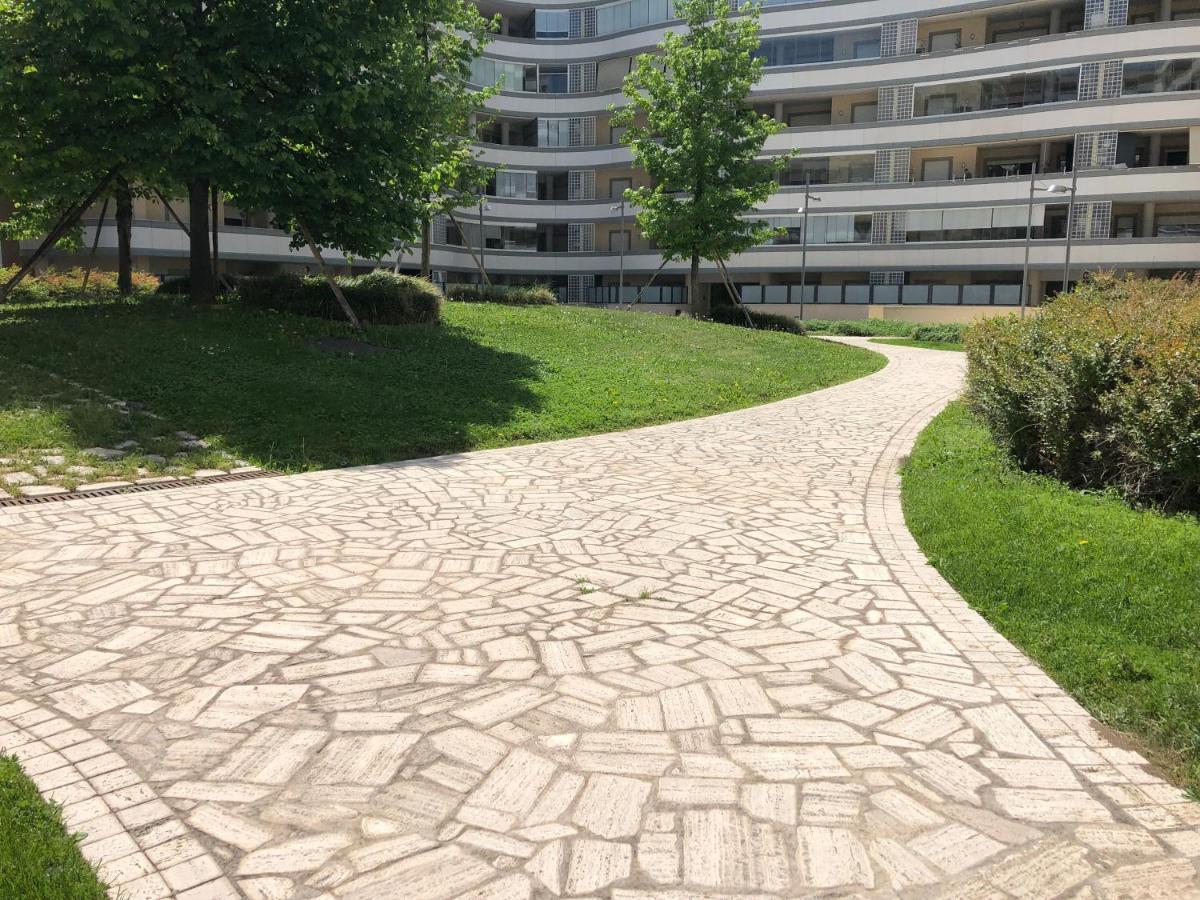 Apartment Kamchu With Terrace Near Metro Con Vista Rom